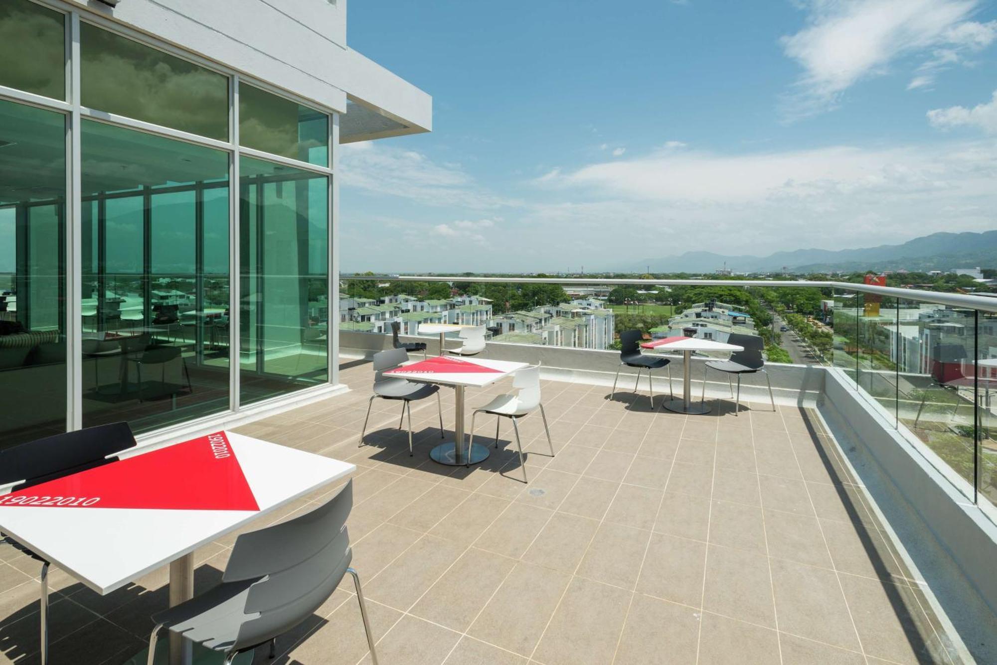 Hampton By Hilton Yopal Exterior foto