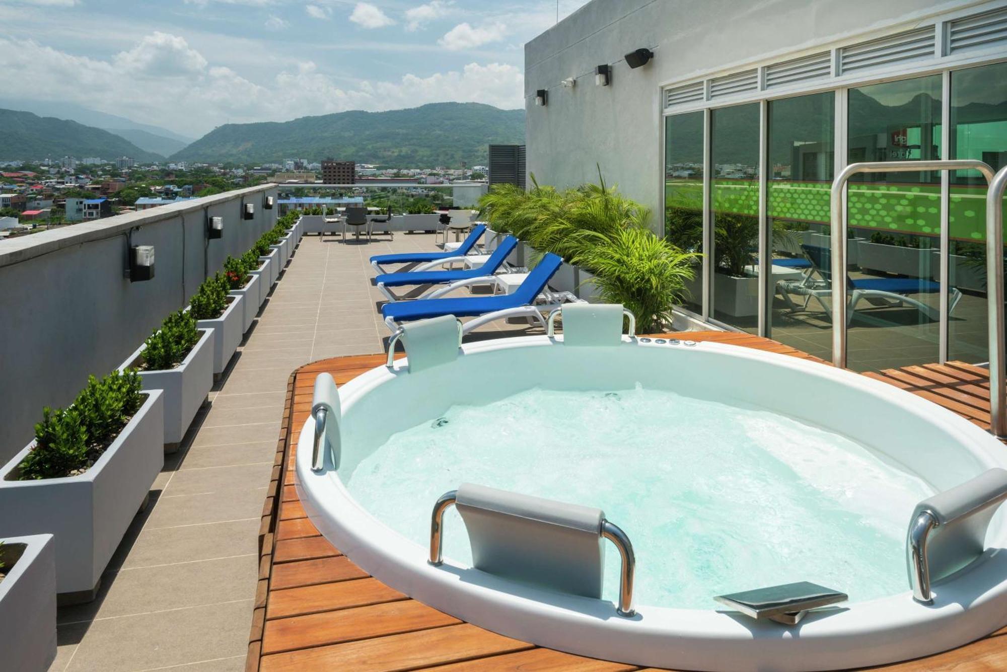 Hampton By Hilton Yopal Exterior foto