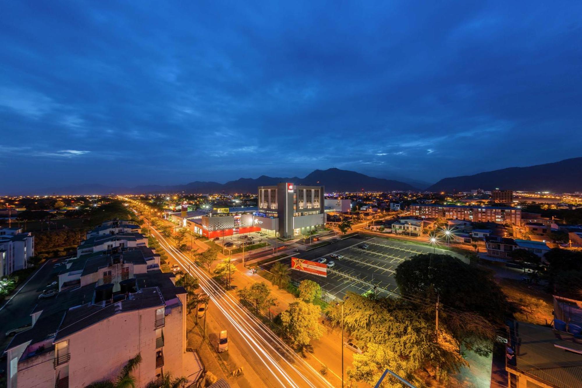 Hampton By Hilton Yopal Exterior foto